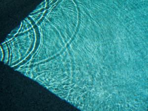 La Piscine, la goutte d'eau d'automne/The swimming pool, the autumn drop of water