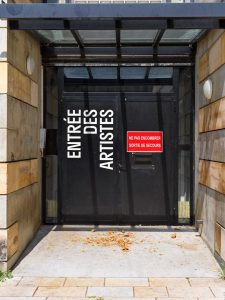 Entrée des artistes