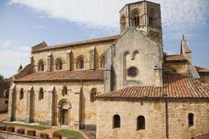 collégiale saint Hilaire
