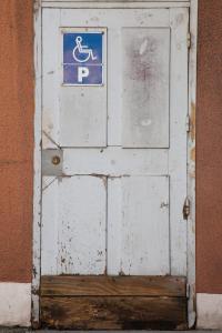 Parking à handicapé/ disabled parking