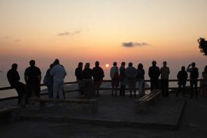 Rituel du coucher de soleil à Santorin/Santorini Sunset Ritual