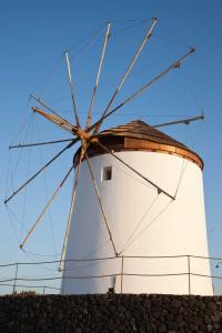 Les moulins d'emporeio, Santorin/Emporeio mills, Santorini