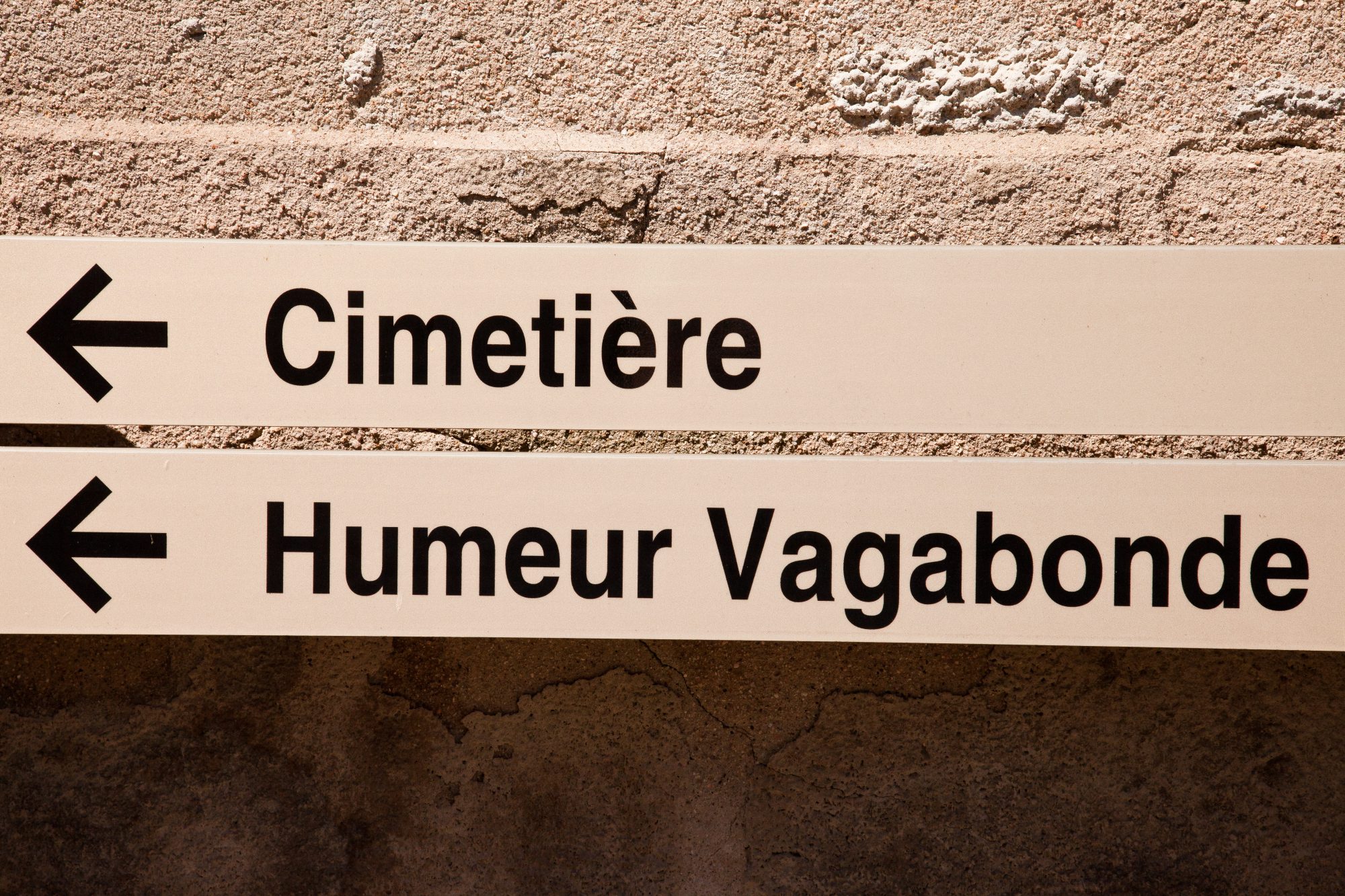 Ce sont des mots entre eux ou liés à une situation d'où surgit un effet inattendu.